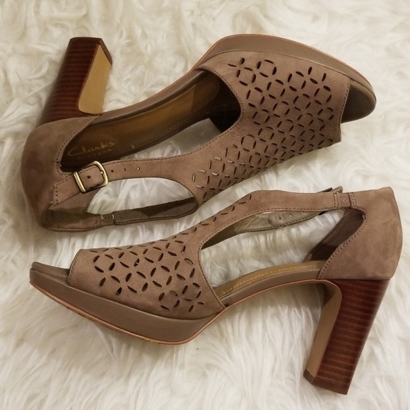 💕CLARKS💕 Peep Toe Suede Comfort Shoe Sandals - Picture 7 of 8